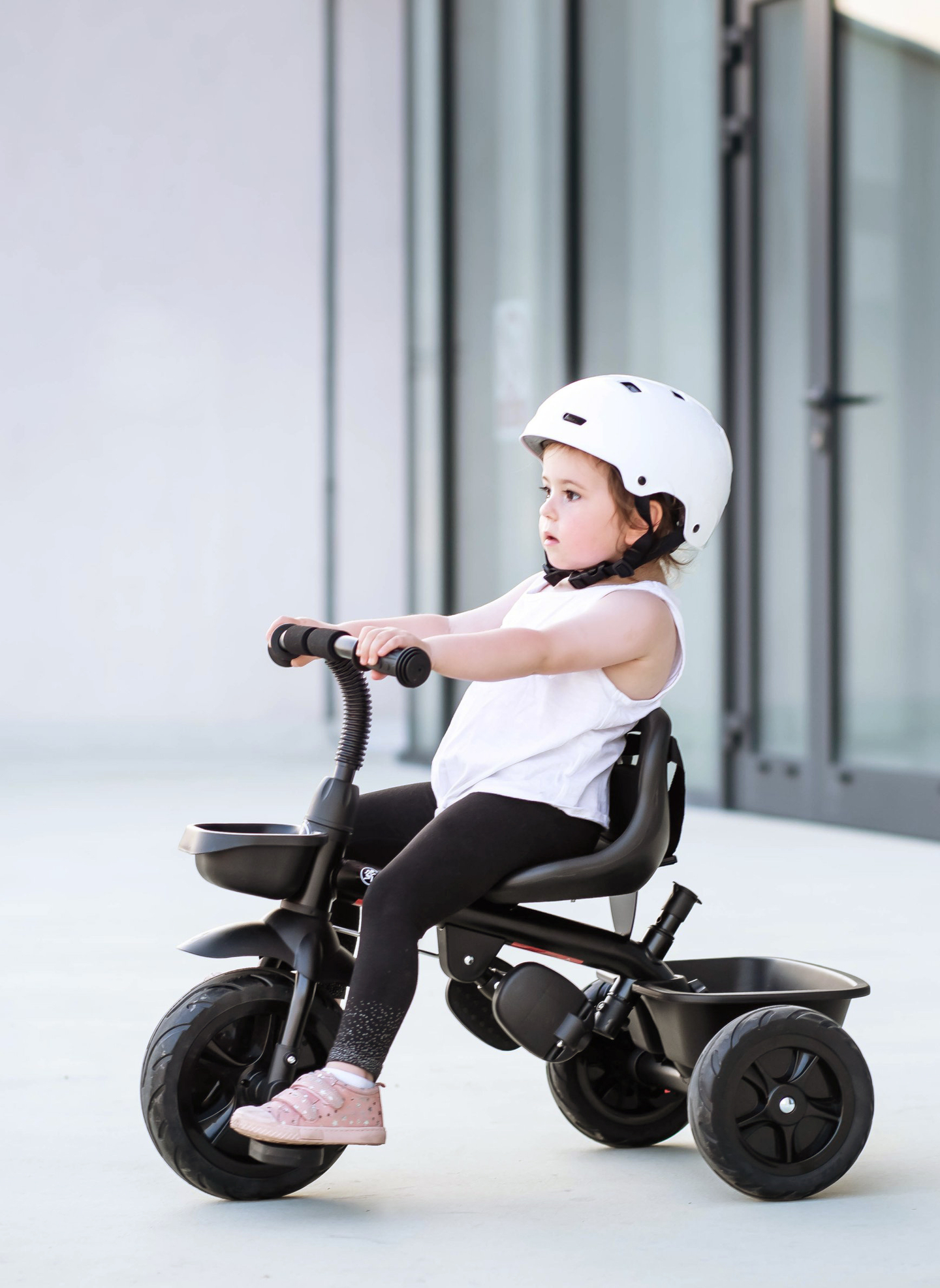 HyperMotion TOBI VECTOR триколка - вечни надуваеми колела + щанга за бутане. Цвят: черен.