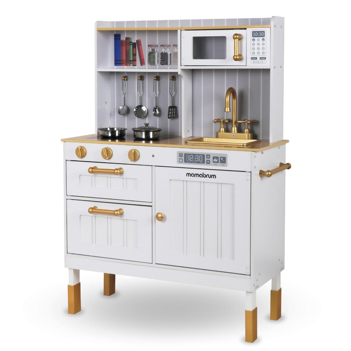 Дървена бяла кухня с аксесоари и престилка