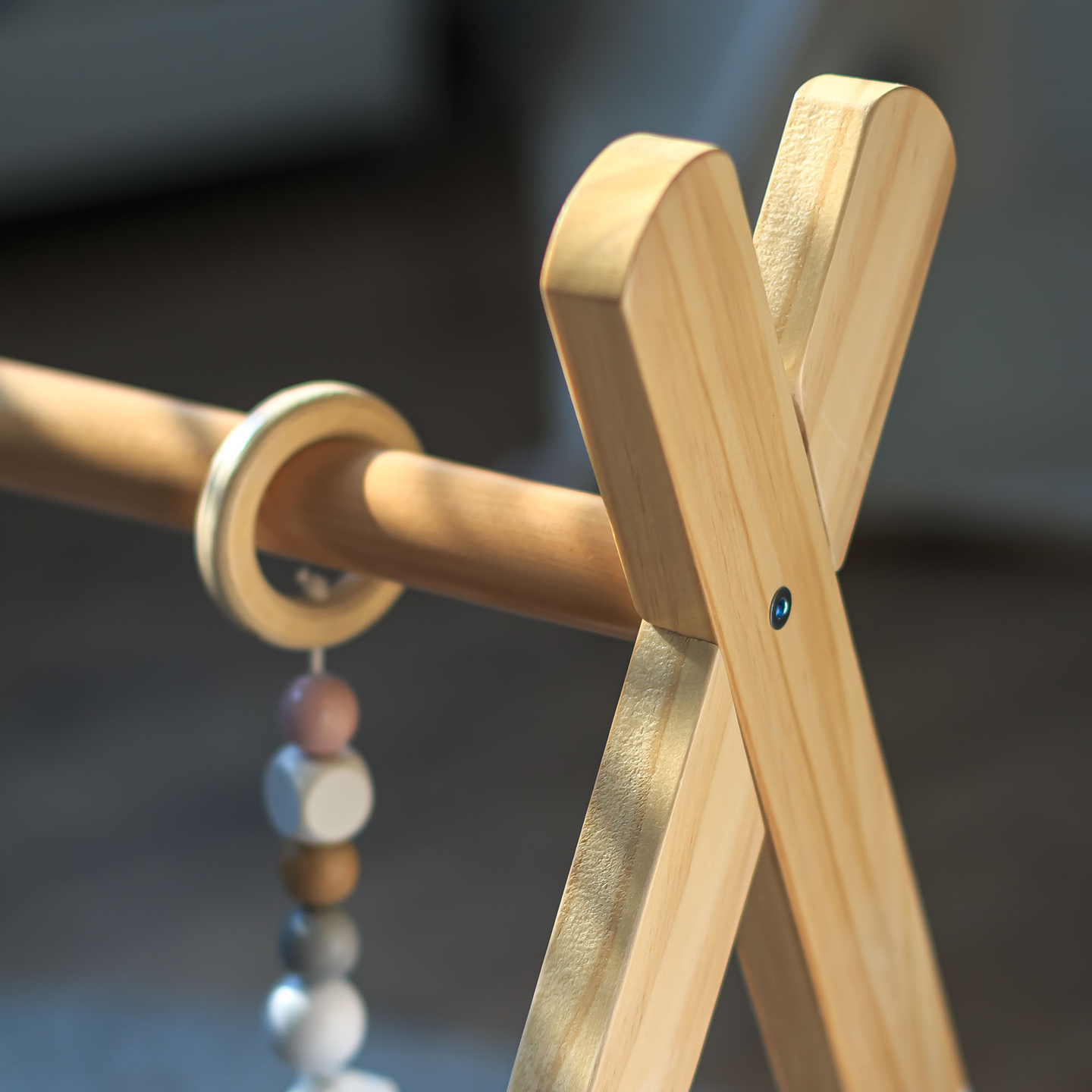 Дървена образователна стойка Baby Gym - бял цвят