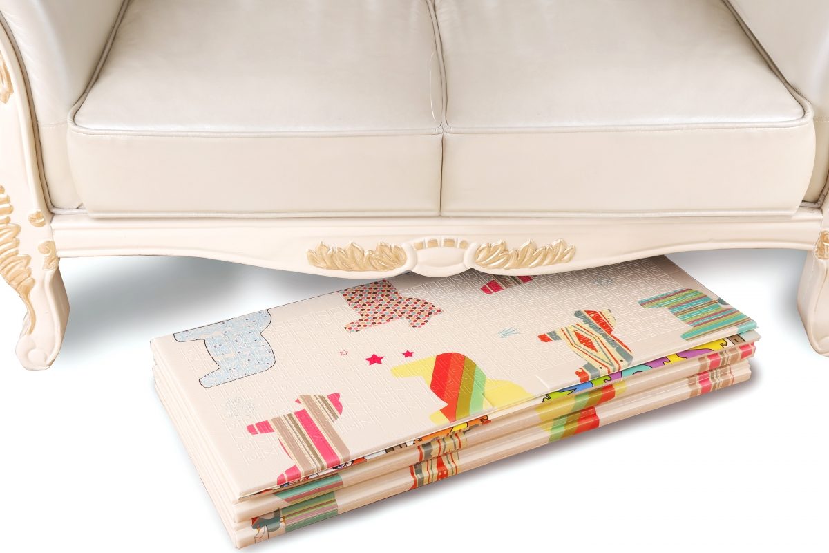 Двустранна подложка от пяна XXL - сгъваема 1 CM (гора с мече и коне)