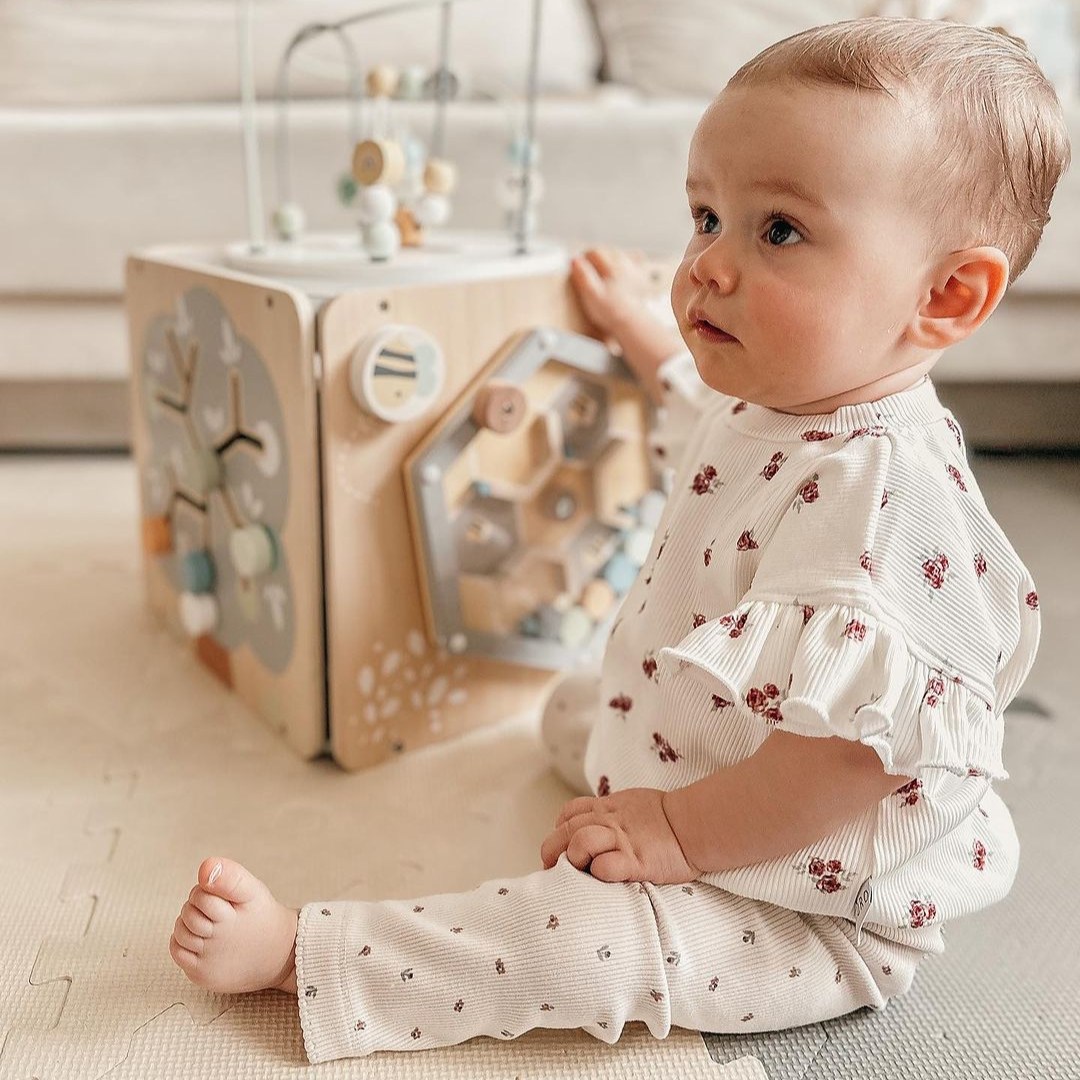 Голямо дървено кубче за занимания с примка - Монтесори