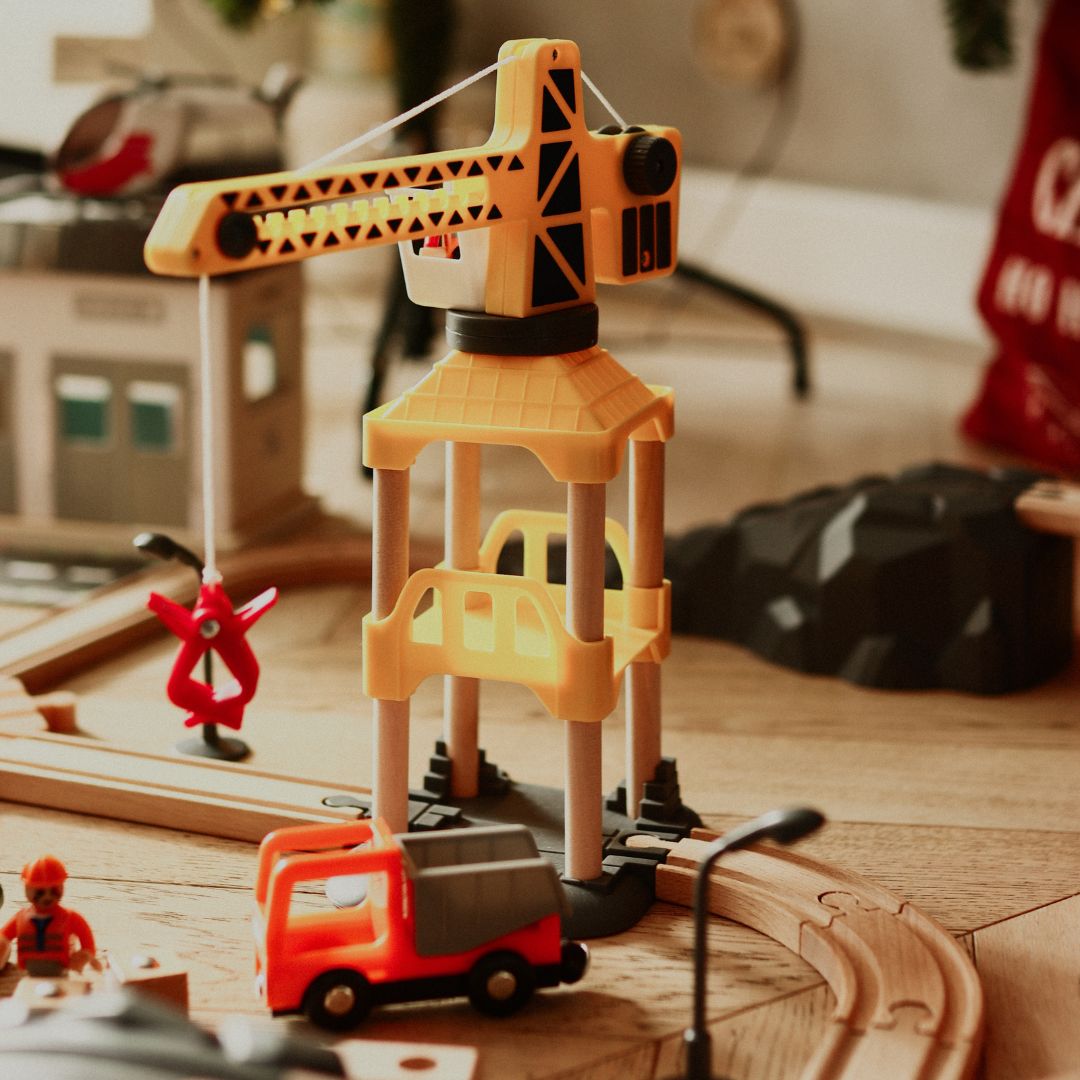 Дървена железница, акумулаторен влак - Град: релси, коли, мост, летище