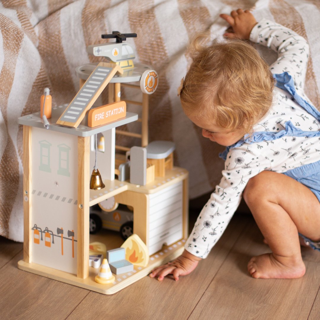 Дървена пожарна станция с аксесоари, пожарна команда