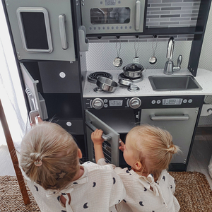 XXL дървена кухня с LED осветление, престилка и аксесоари