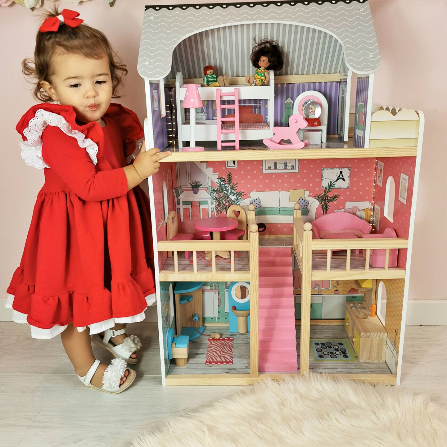 Голяма дървена 3-етажна къща за кукли с тераса, комплект мебели и LED осветление!