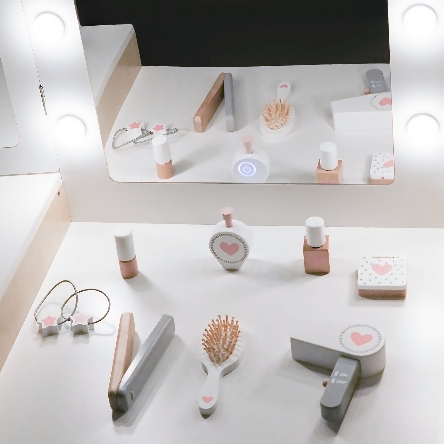 Дървена детска тоалетка със стол, аксесоари и LED осветление