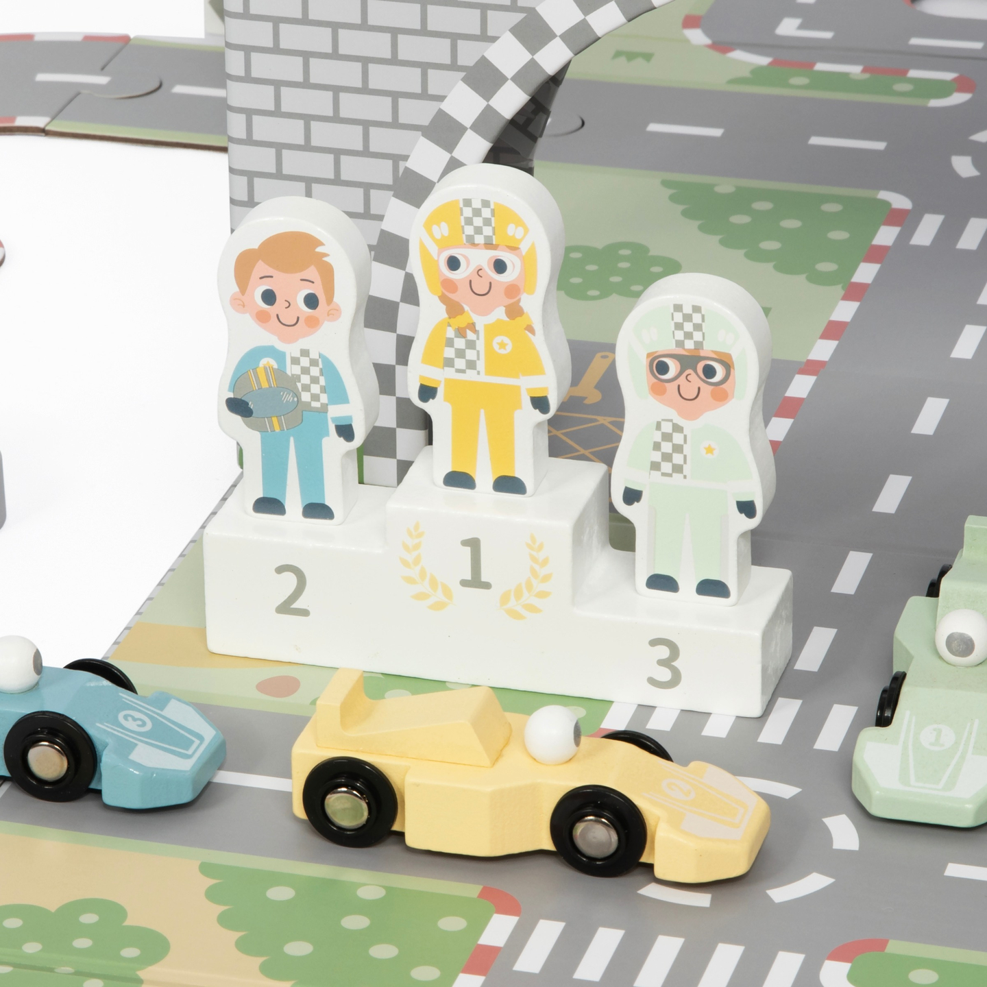 Магнитен куфар със състезателна писта, дървени превозни средства и пътни принадлежности