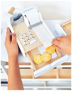 Магазин за зеленчуци - дървен щанд с щайги, касов апарат и терминал