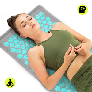 ЕКО ленена постелка за акупресура с кокосови влакна и възглавница от елда – 68 см HyperMotion сиво-ментово