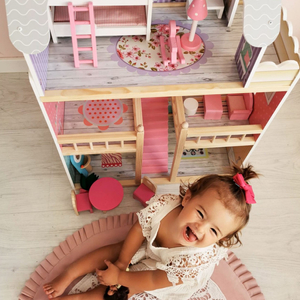 Голяма дървена 3-етажна къща за кукли с тераса, комплект мебели и LED осветление!